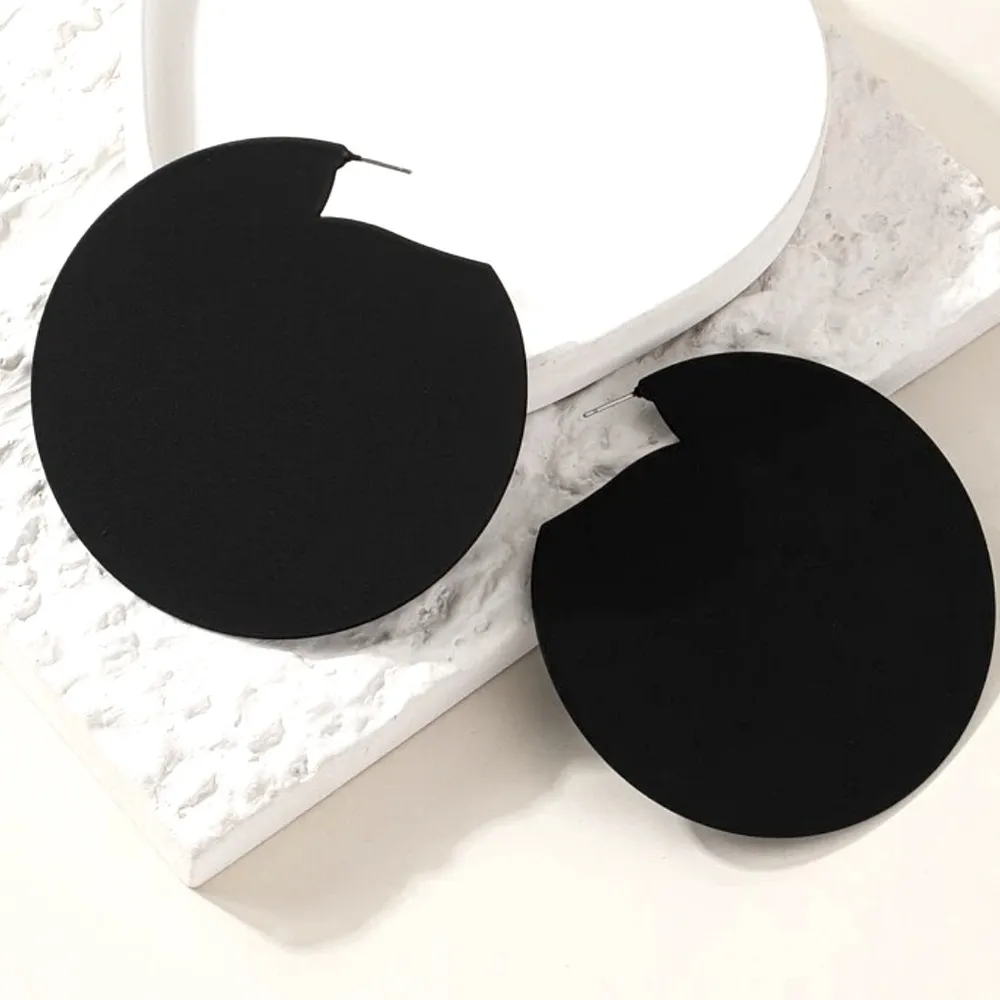 Lavishly Paris Women’s Solid Round Geometric Design Earrings Black - Image 2