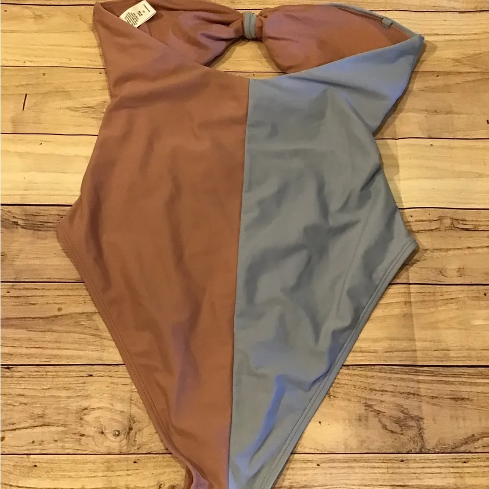 Gossip fashionable womans bathing suit size large - Image 5