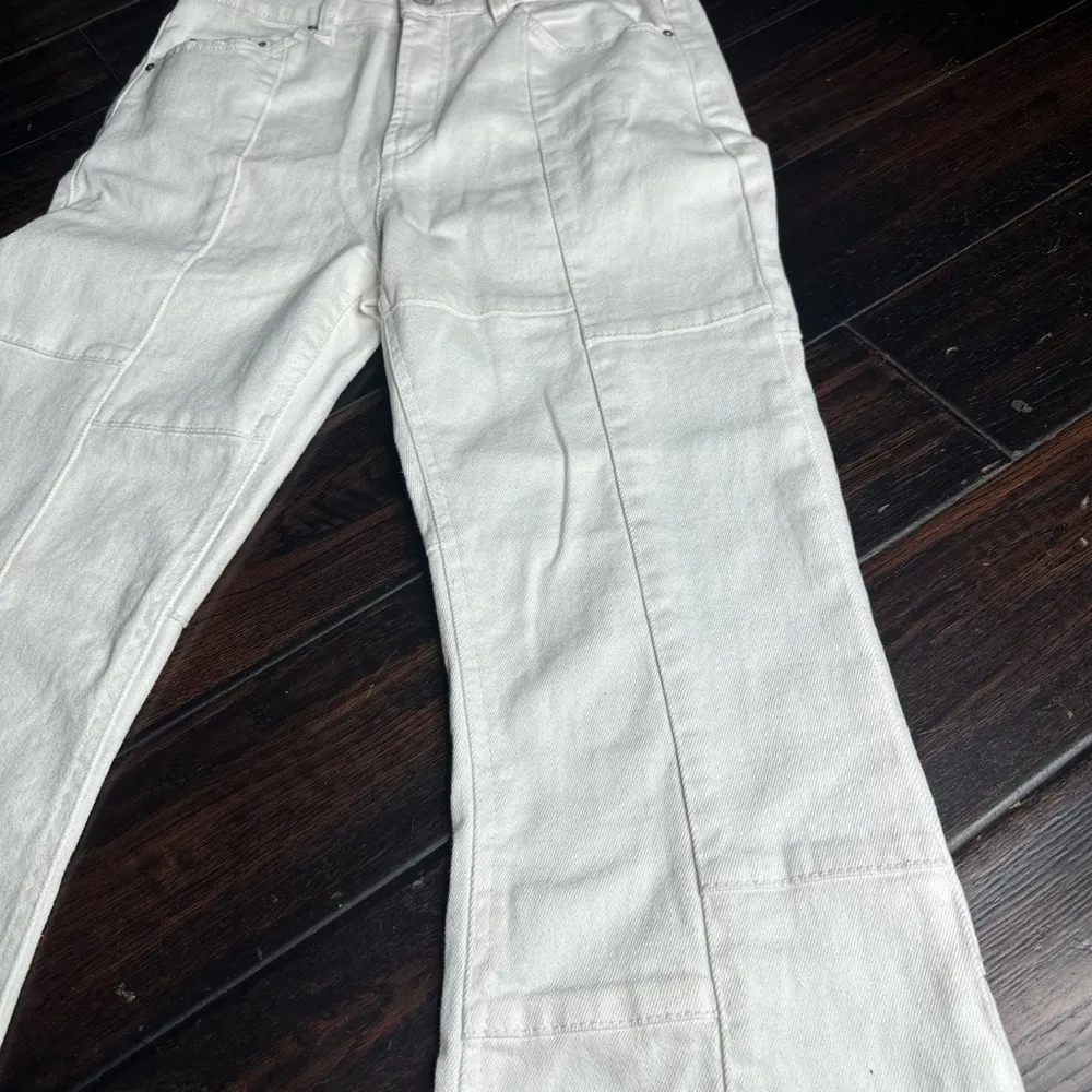 Flare bottom white jeans hippie indie casual festival coastal beach vibes Size 27 - Image 2