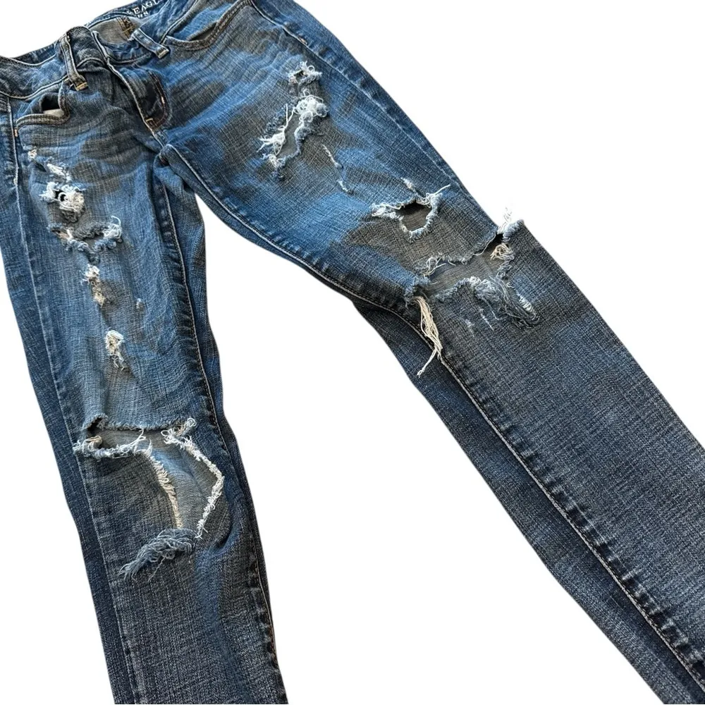 American Eagles Distressed Blue Jeans - Image 3