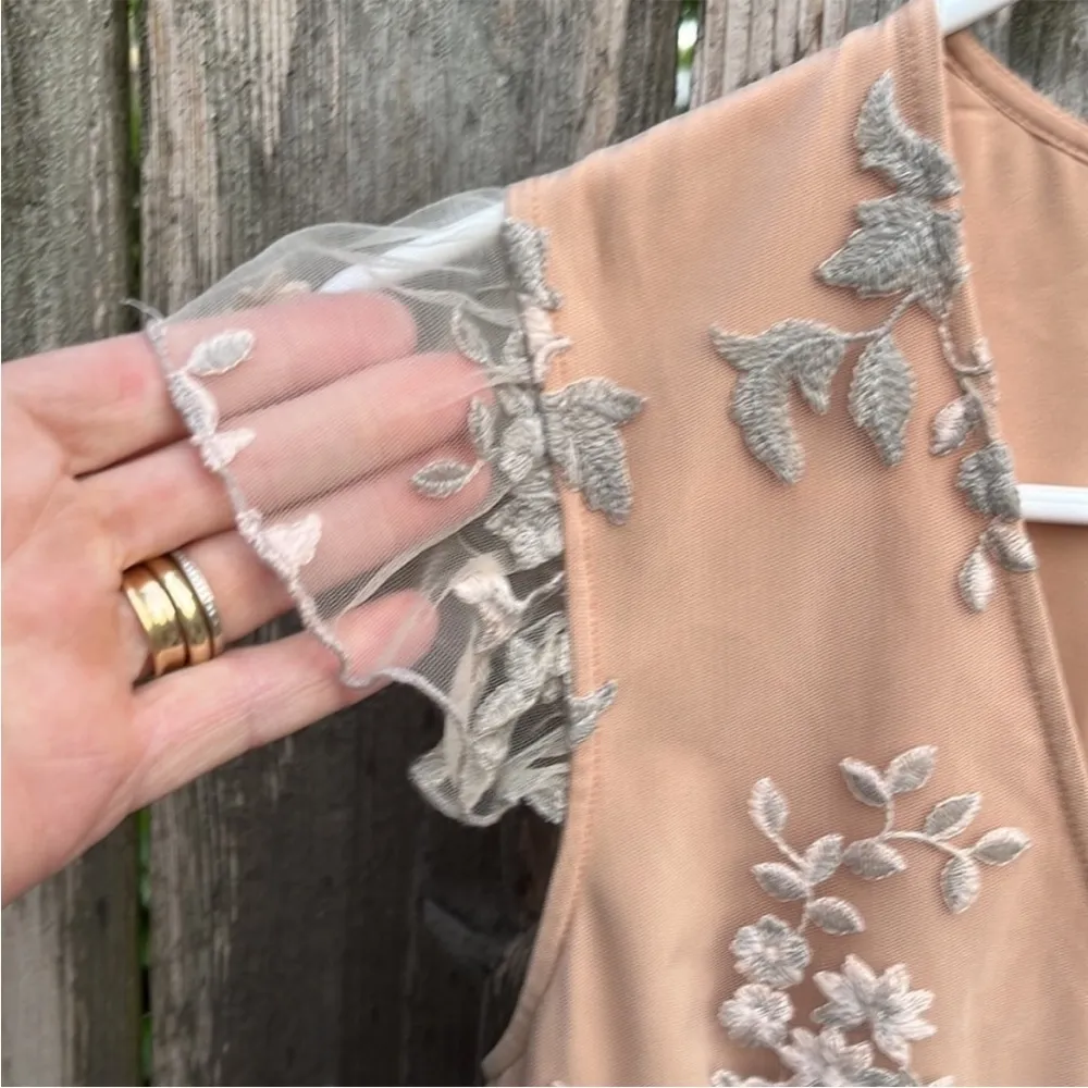 NWOT WAYF Dress Sheer Floral Overlay Size Small - Image 5