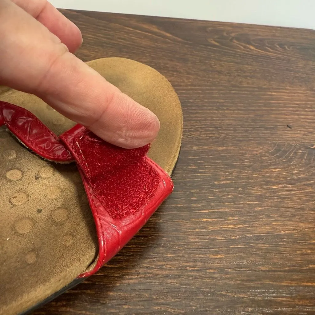 Vionic Paros backstrap sandal red patent crocodile-embossed vegan leather size 9 - Image 4