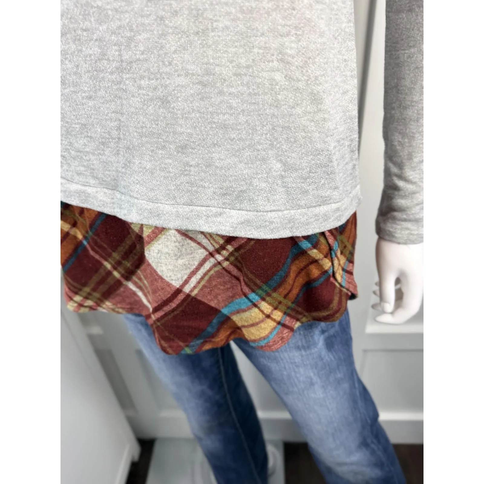 Cute Women’s Sweater Size M Brown Size M - Image 2