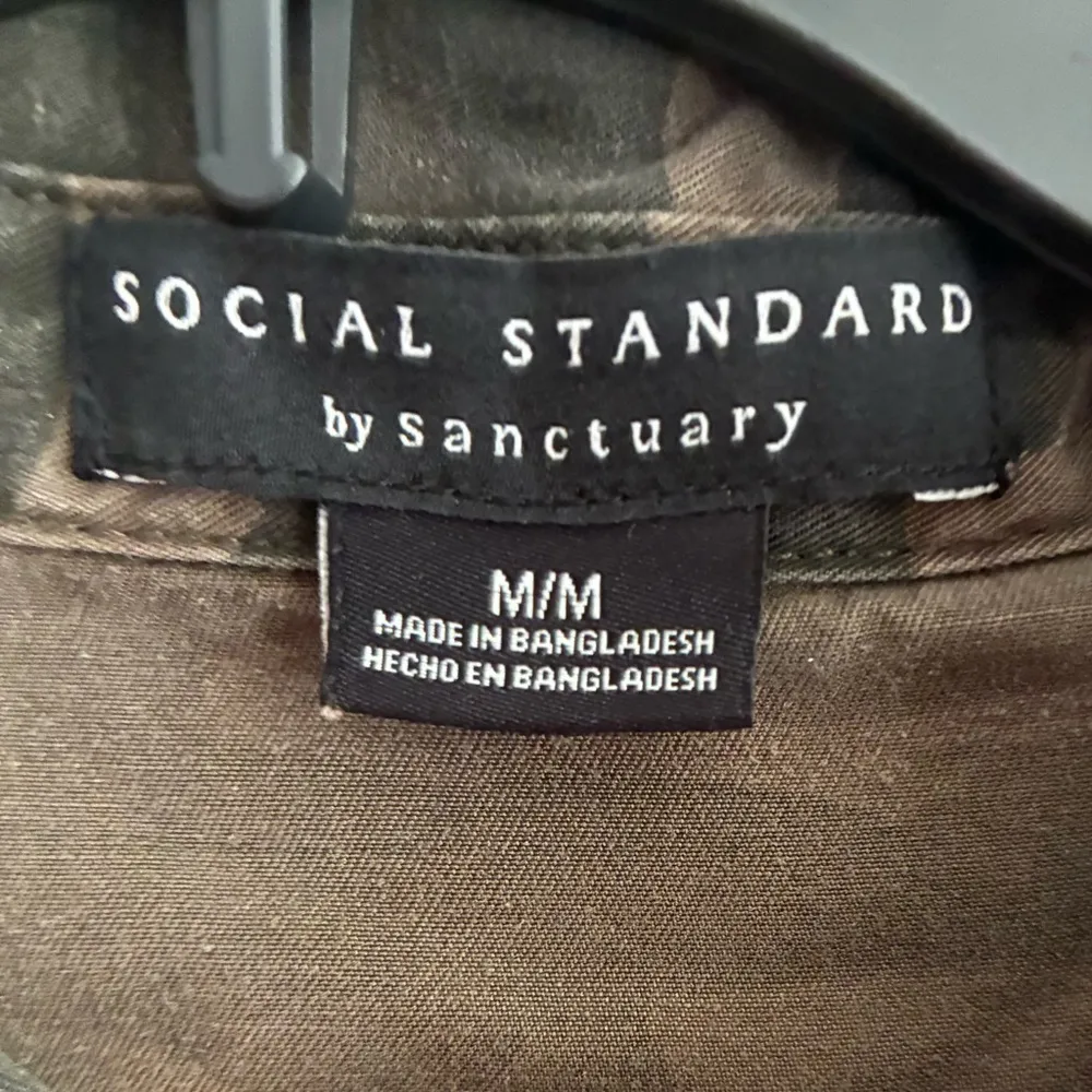 Social Standard by Sanctuary Ladies Tencel Boyfriend Shirt Camo M - Image 10