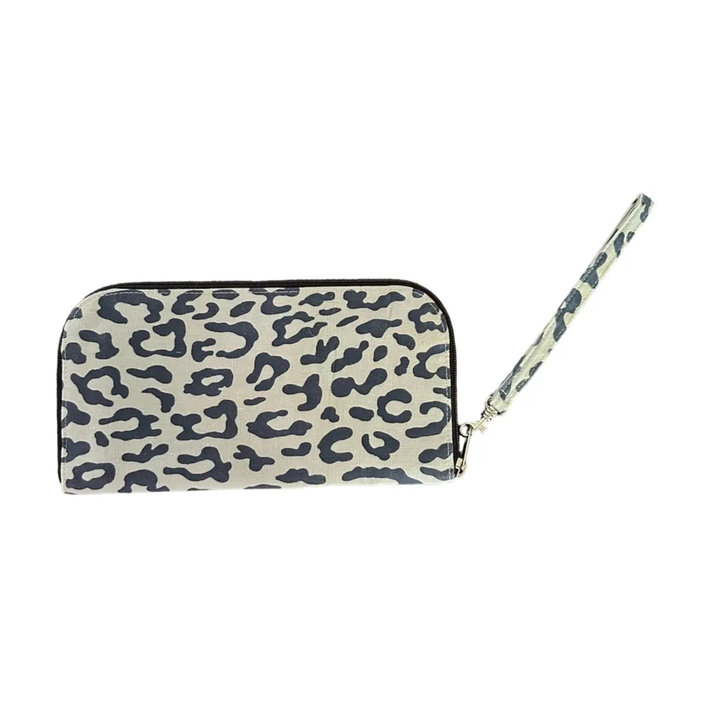 BYTAVI Gray Leopard Print Wallet Wristlet - Image 4