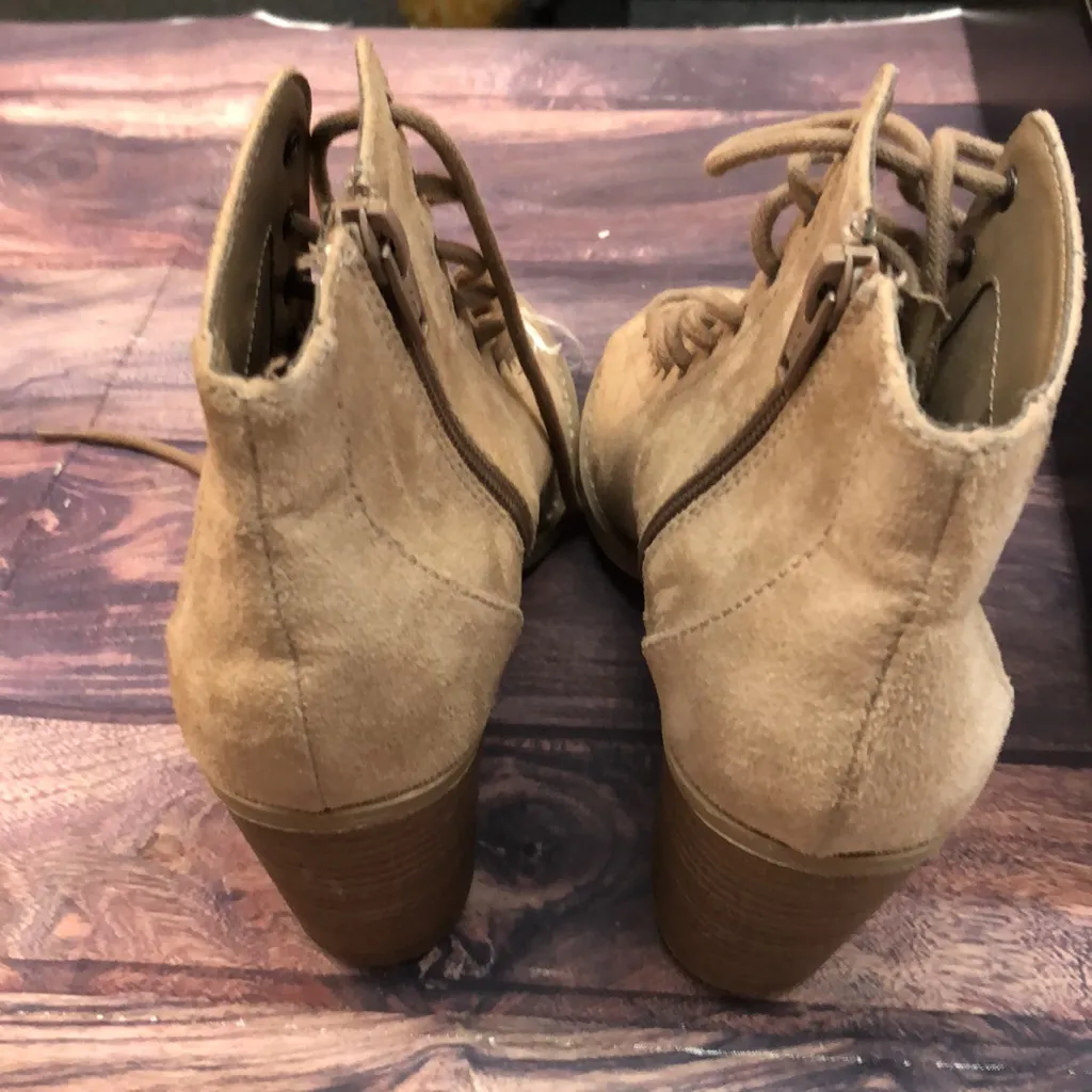 Mossimo sz 9.5 tan women shoes - Image 4