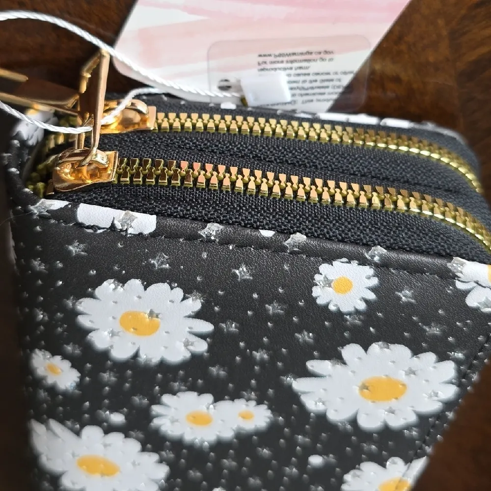 Daisy Wallet Zipper Compartmental Floral Print Black New - Image 2