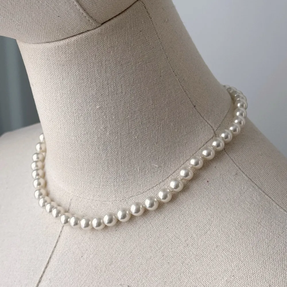 Vintage Ivory White Faux Pearls Short 18” Necklace Estate Classic Timeless - Image 3