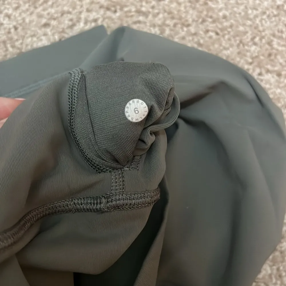 Lululemon wunder under HR tight 25” green - size 6 - Image 5