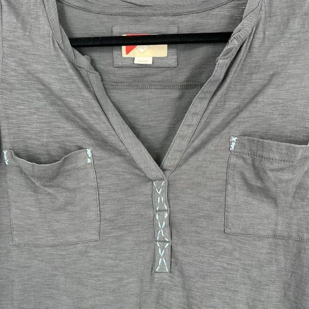 Anthropologie Paper Locket Gray Crepe‎ Drapey Contrast Blue Stitch Top Shirt XS - Image 3