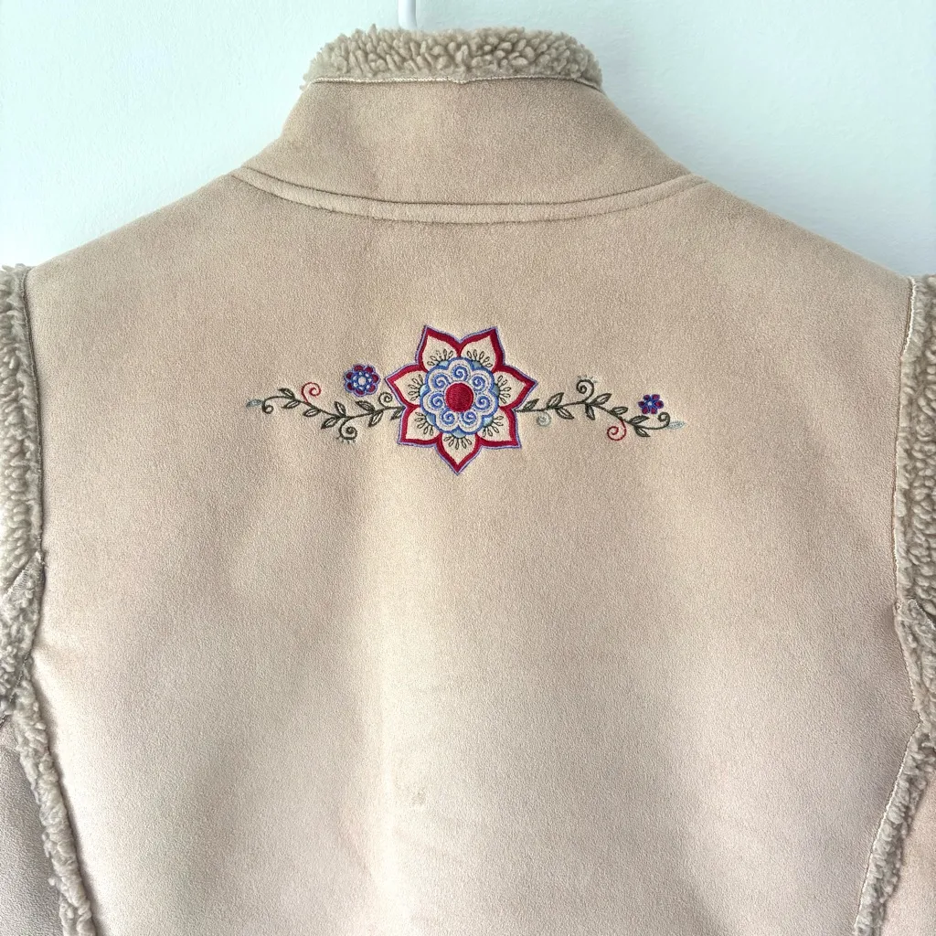 L.L. Bean Faux Suede Sherpa Vest Floral Embroidery Retro Vintage Lagenlook Y2K Tan Size undefined - Image 6