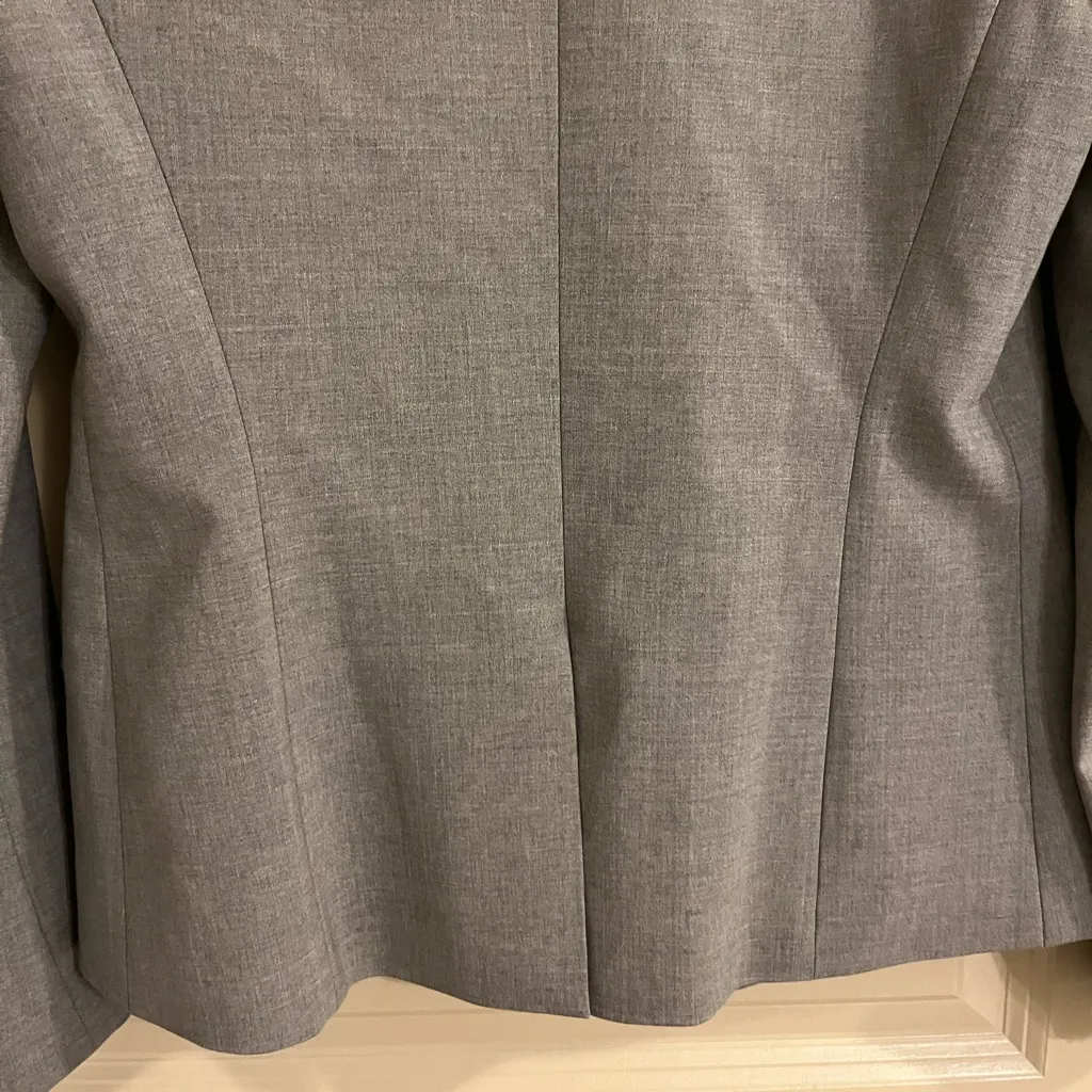 Theory Women’s Virgin Wool Buttoned Gray Blazer Size 6 - Image 7