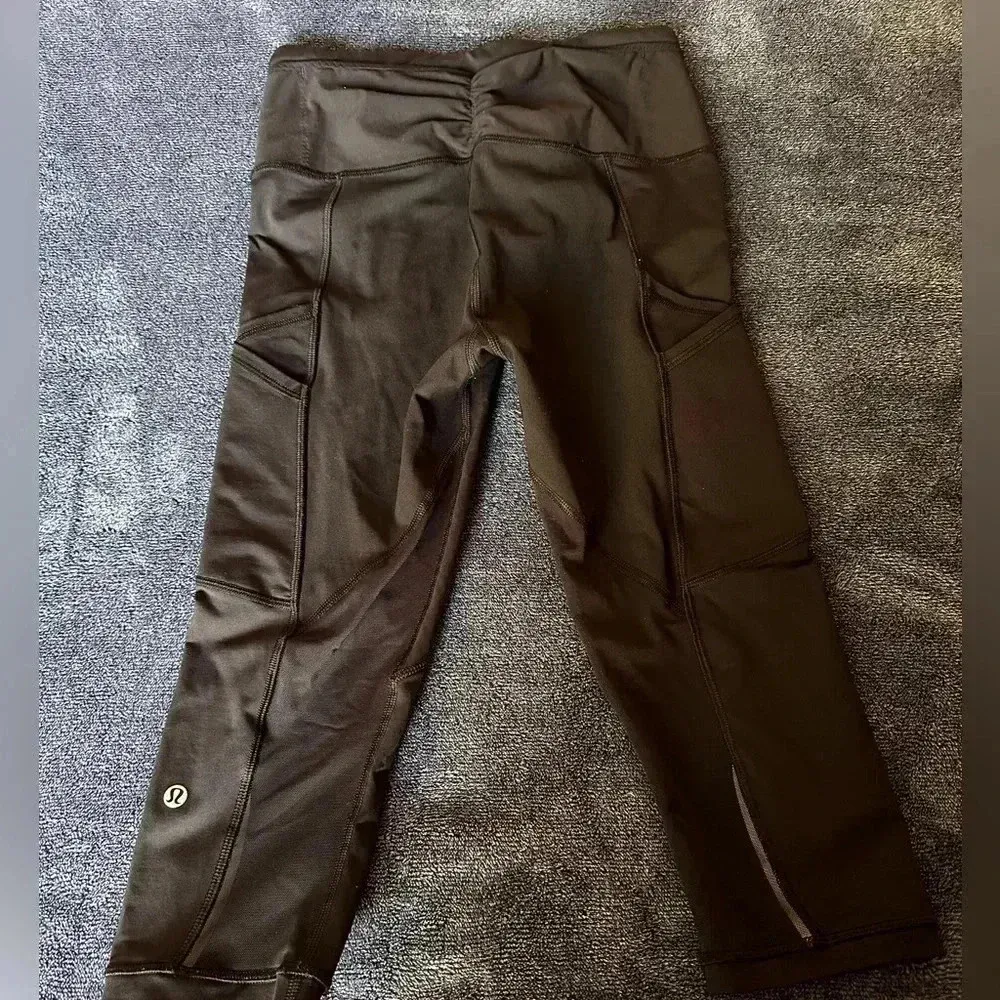 Lululemon Capri with mesh Legging size 6 - Image 2
