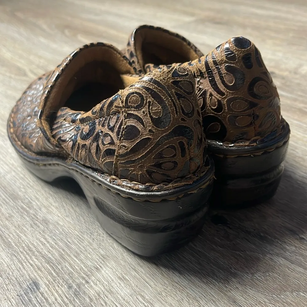 B.O.C Leather Patterned Clogs Size 7.5 Brown - Image 6