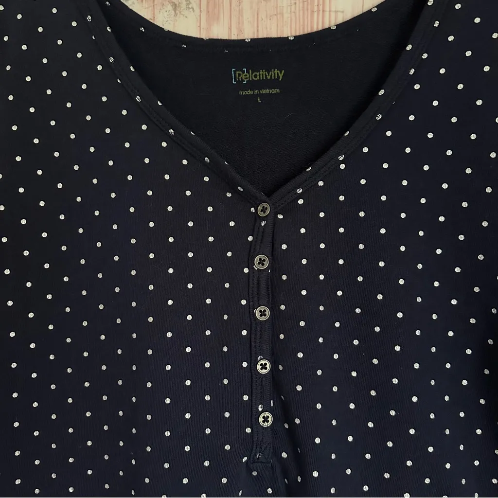 Relativity Navy Blue V Neck Silver Polka Dot Sweatshirt T Shirt - Image 4