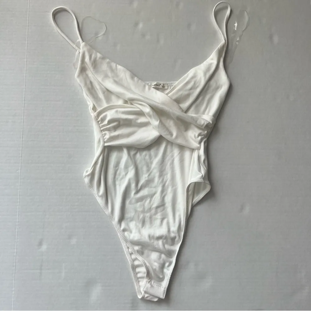 NWT  Spaghetti strap twist front bodysuit small ivory - Image 6