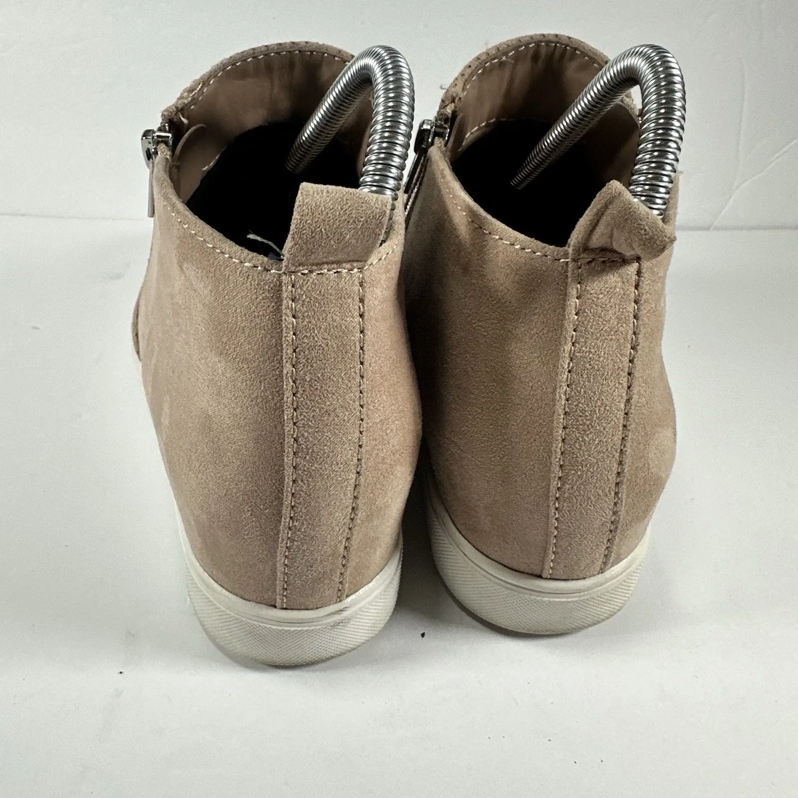 Time and Tru Women’s Wedge Sneakers Size 8 Tan Taupe Perforated Zip Ankle Bootie Brown - Image 4