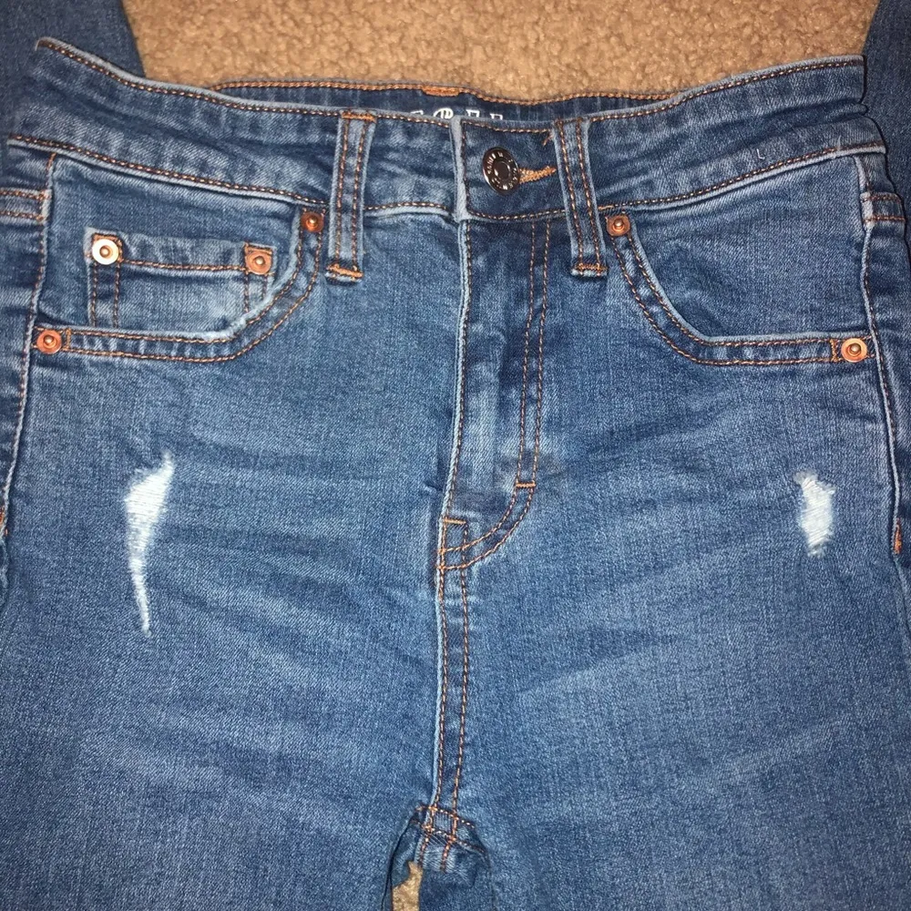 Wild Fable distressed jeans, size 00 - Image 2