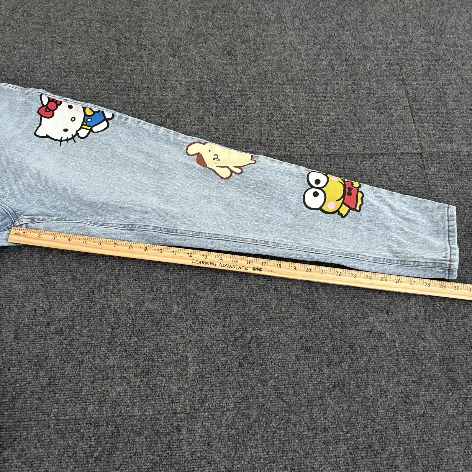 Sanrio Hello Kitty and Friends High Rise  Jeans Light Wash size 11 (32x29.5) - Image 11