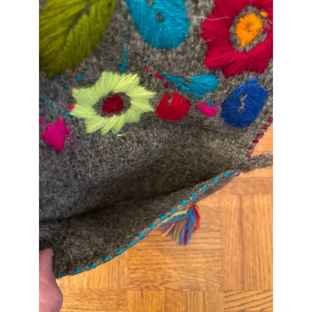 Enamorado handcrafted embroidery crossbody bag New Gray - Image 4