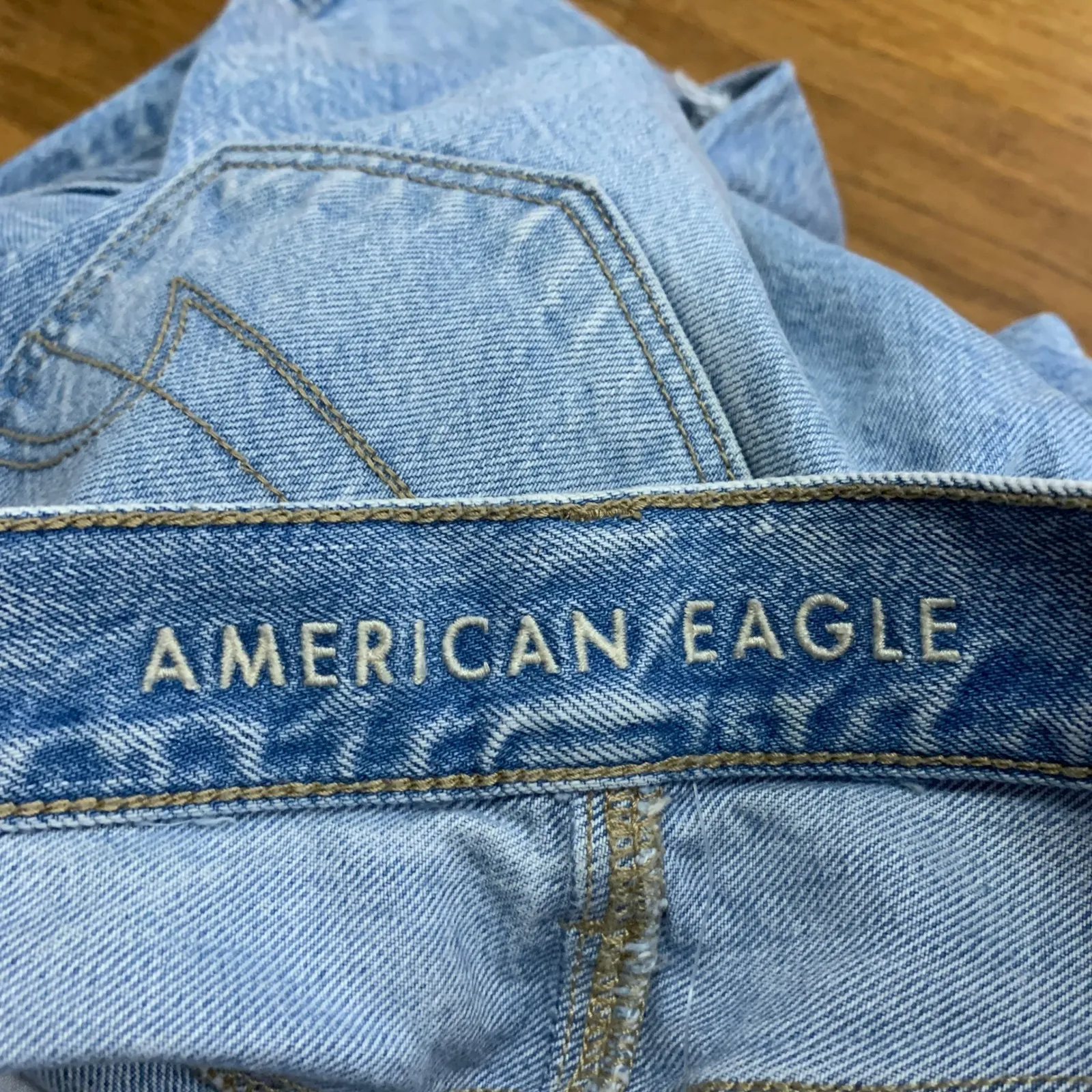 American Eagle Mom Jeans Womens Size 0 Ripped Distressed Light Wash Denim Casual - Image 6