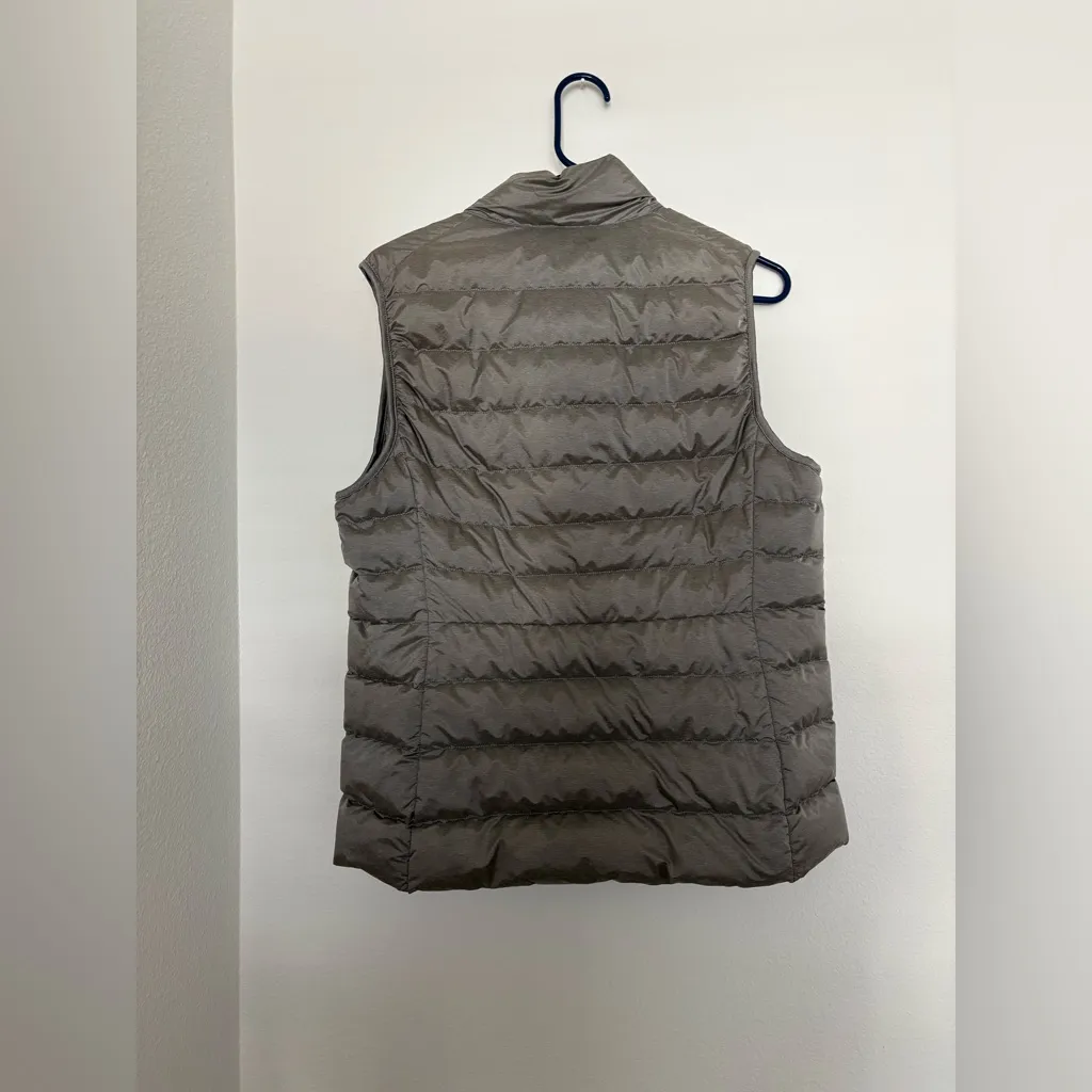 Uniqlo Ultra Light Down Vest size L grey - Image 2