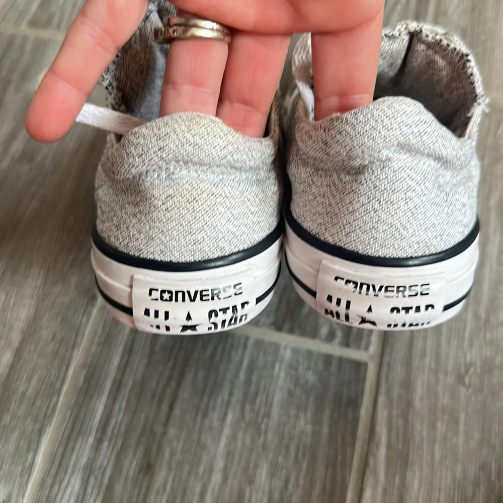 Women’s size 5 low heathered gray slip on Chuck Taylor  all star shoes - Image 4