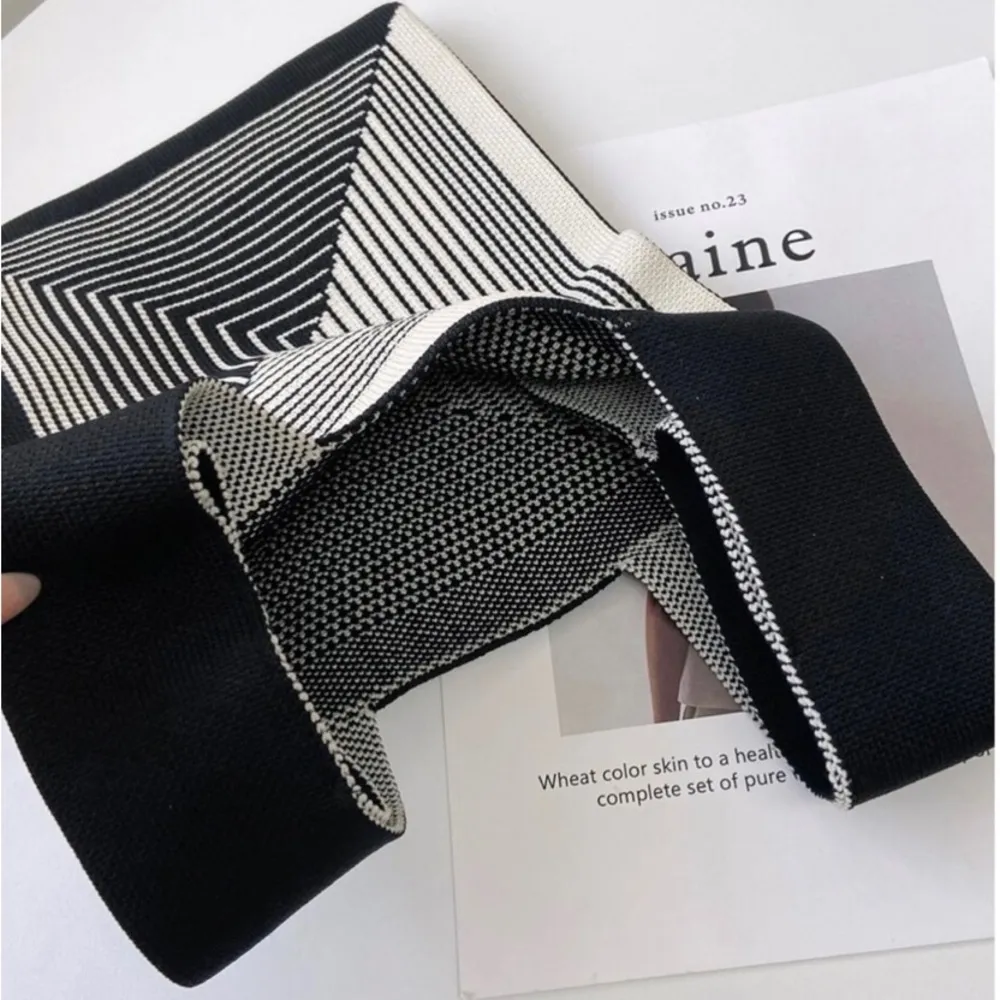 Mini Striped Pattern Knit Bag - Image 4