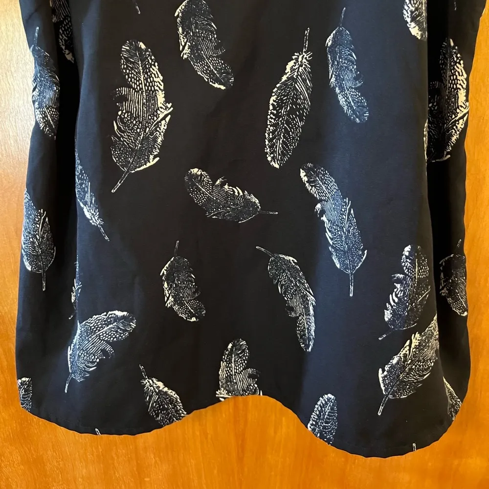 Banana Republic Navy Blue Feather Print V-Neck Polyester Top Shirt Size XS - Image 7