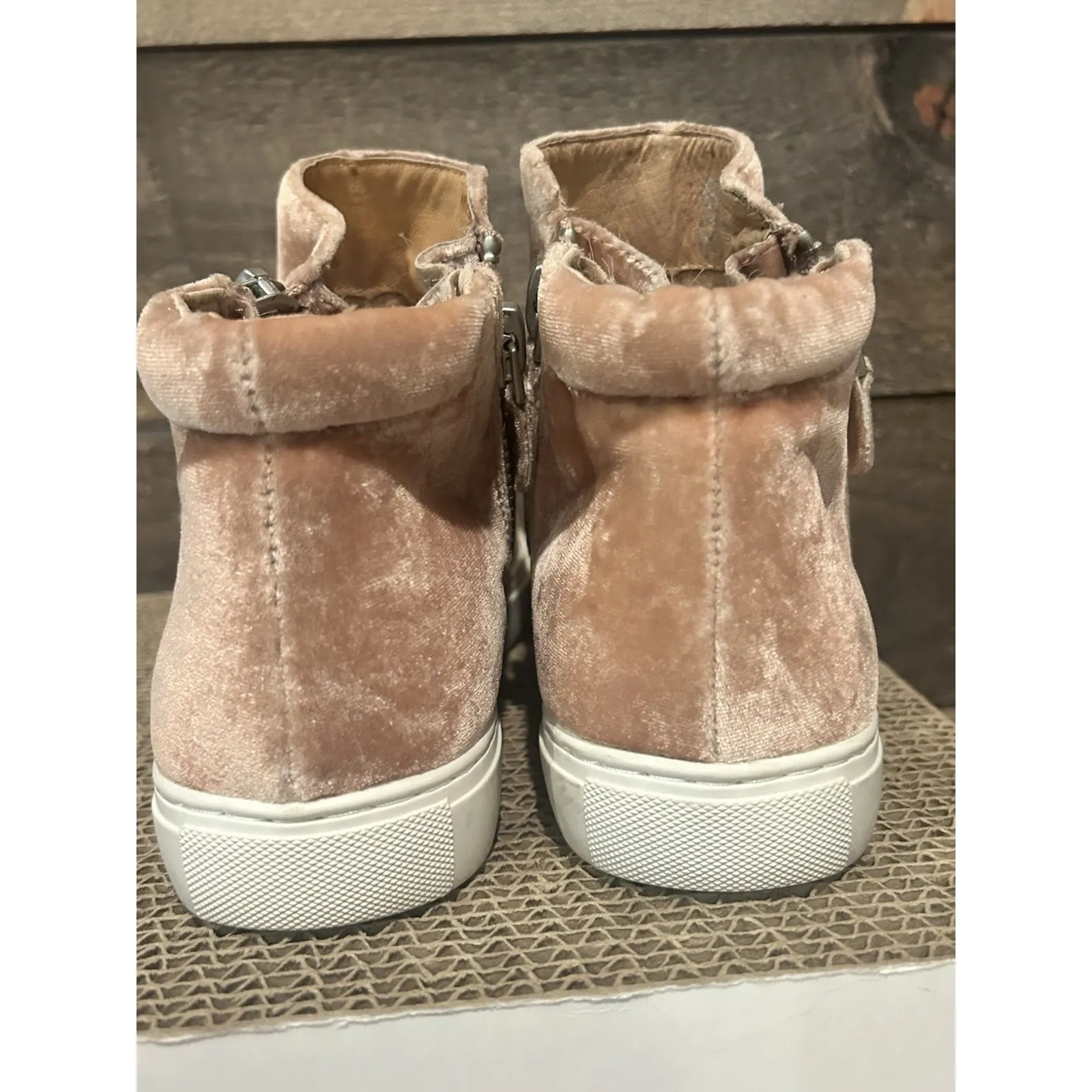 Kenneth Cole 6.5 W Gentle Souls Leather‎ Lined Zip Sneakers Blush Pink Velvet - Image 6