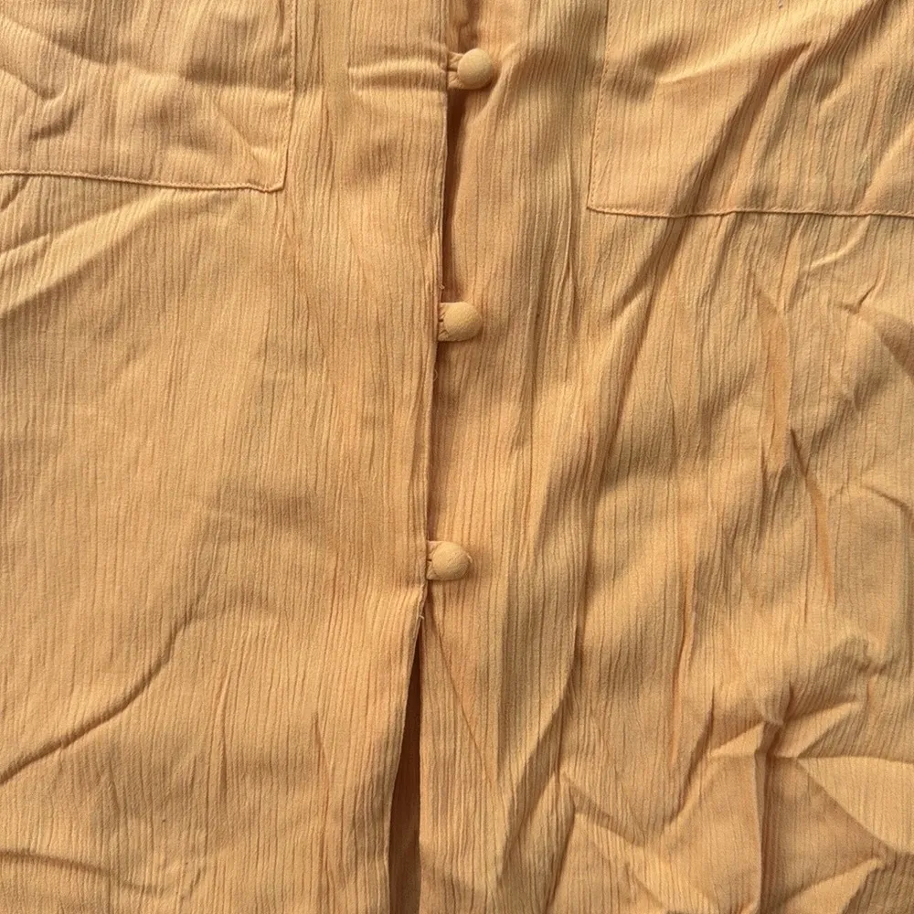 Vintage Kathie Lee Sleeveless Collared Button Down Textured Top Mustard 12 - Image 2