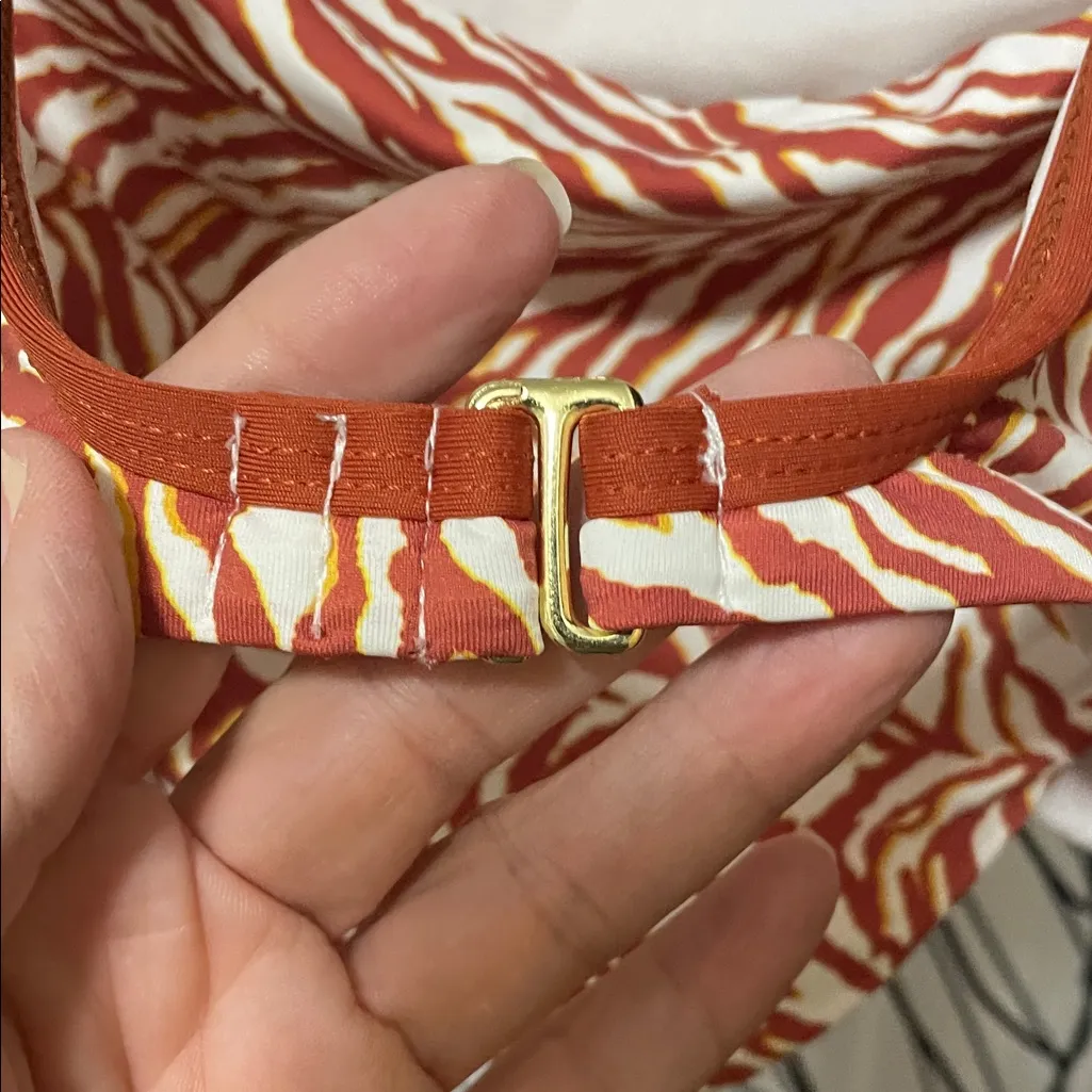 Chic Zebra Print Tank Top in Red and White Size undefined - Image 3