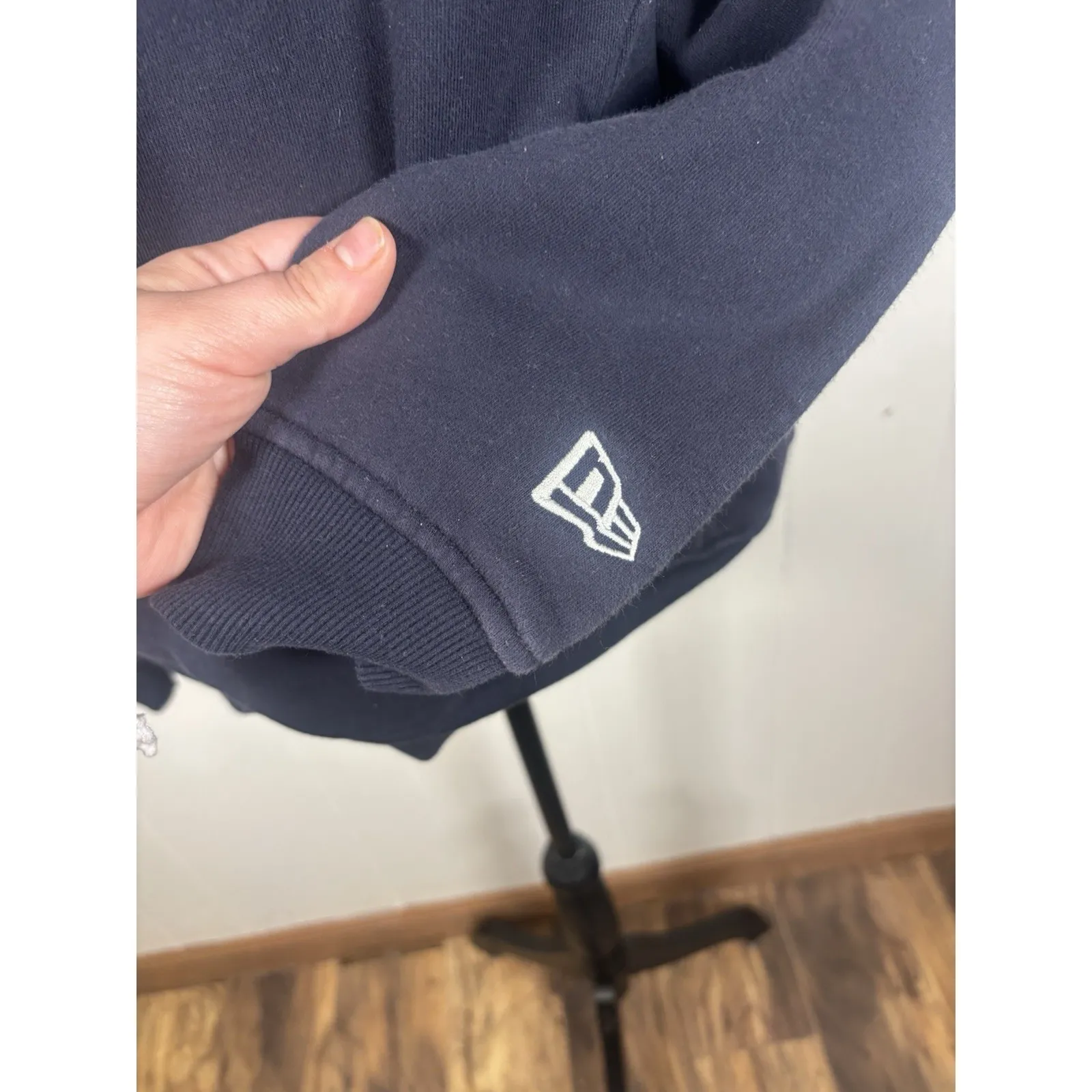 womens braves new era floral hoodie embroided Medium Navy Blue - Image 3