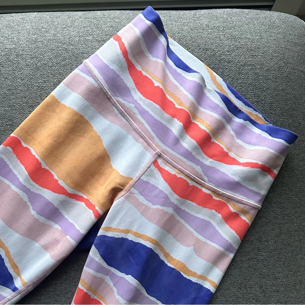 Lululemon True Self Crop Bleacher Stripe White Iris Workout Leggings Size 6 - Image 8