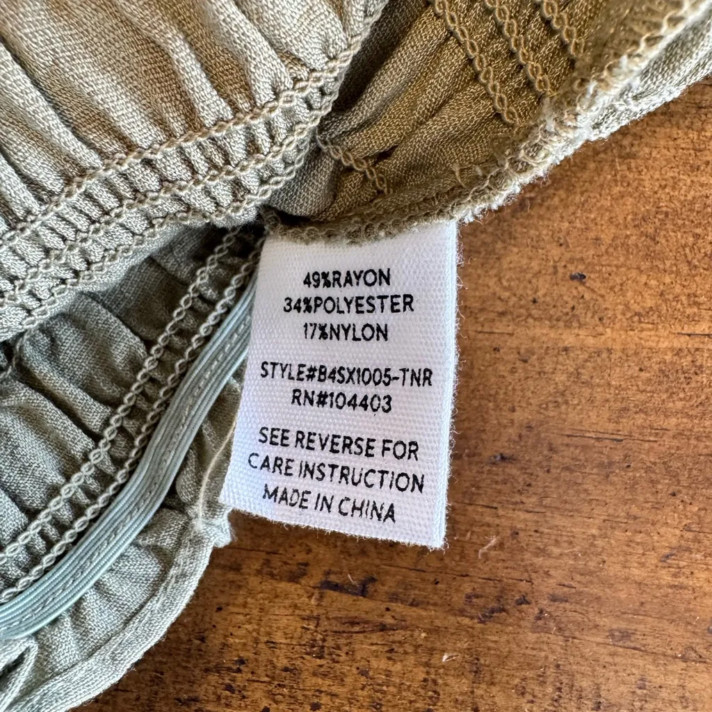 Blu Pepper Nordstrom Smocked Crop Tank Olive green blouse size M NWT - Image 4