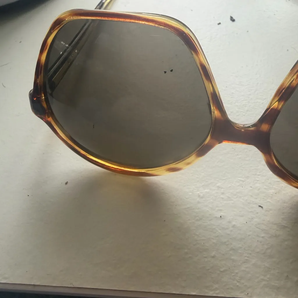 Vintage Tortoise Shell Sunglasses Brown - Image 3