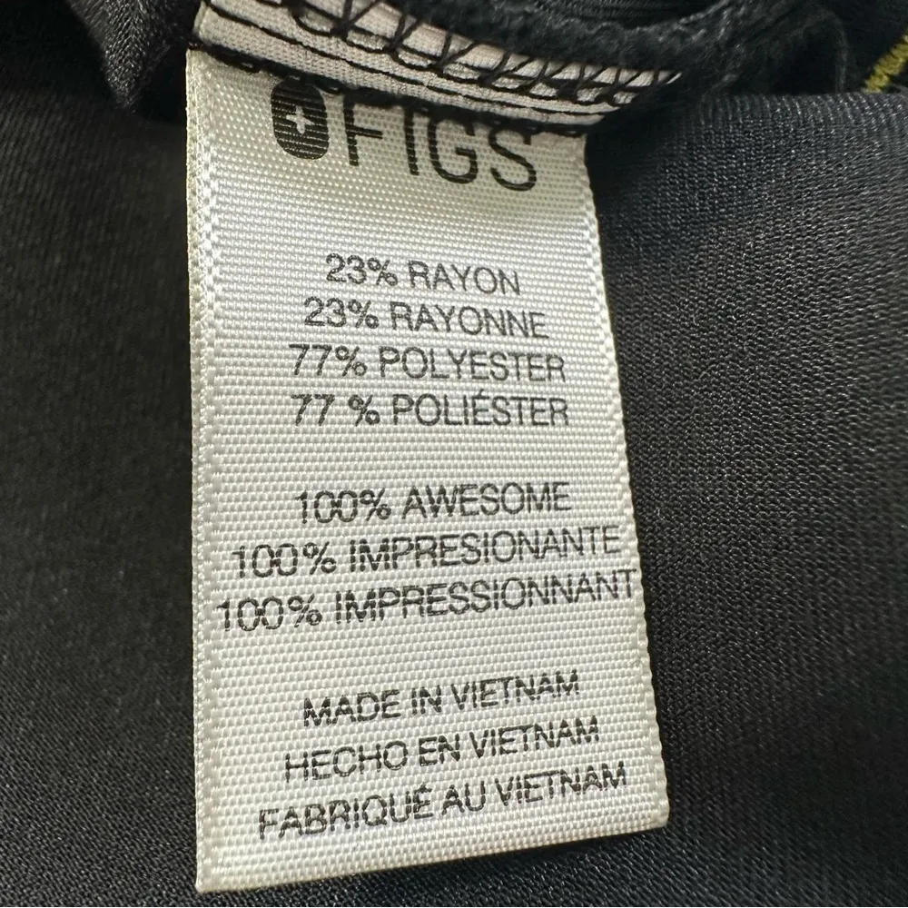 Figs ScrubsTop Women’s XS Stretch Pockets black with Yellow Logo Medical Wear - Image 8