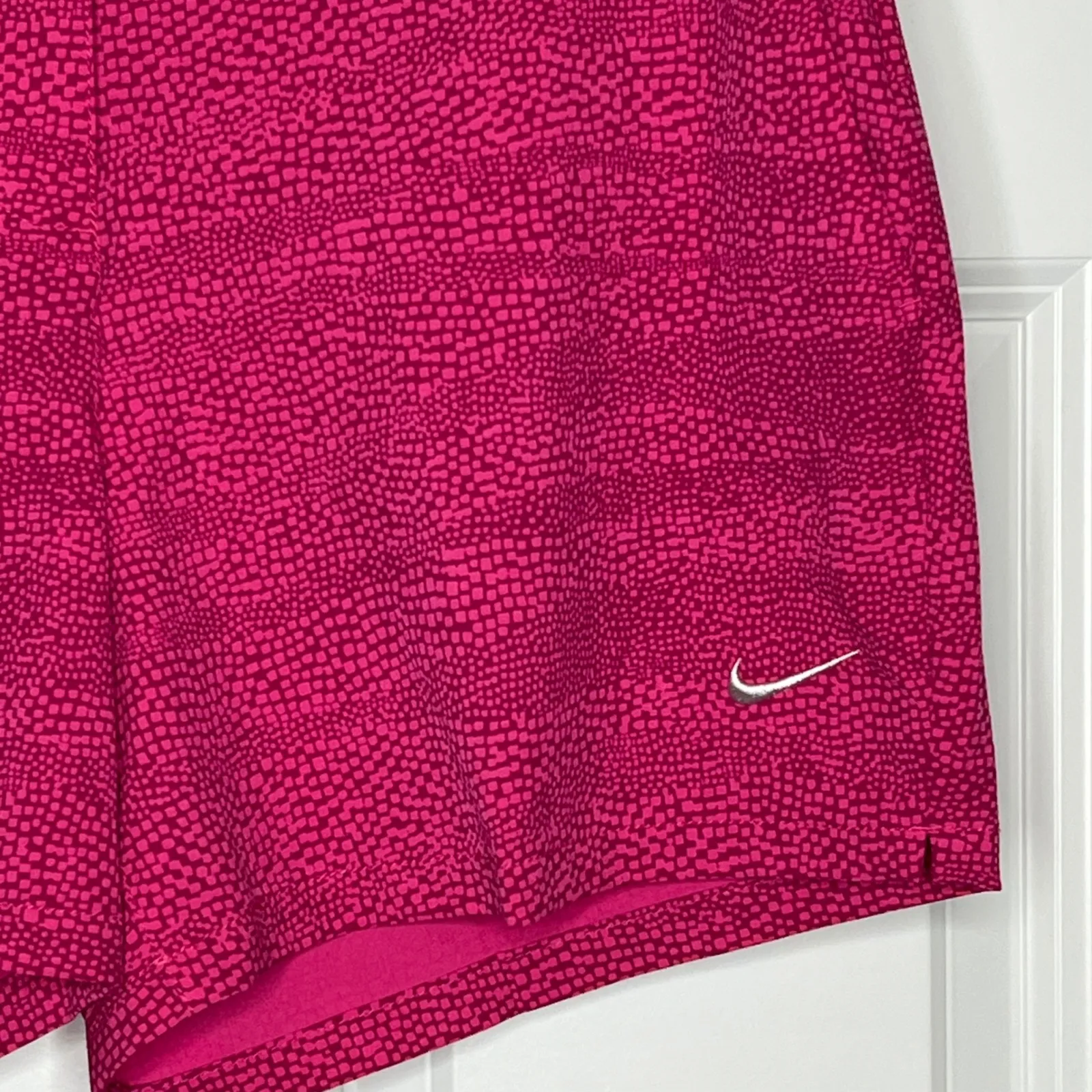 Nike Golf Dri Fit Women Size 4 Pink Snake Print Shorts Pickleball Hiking - Image 4