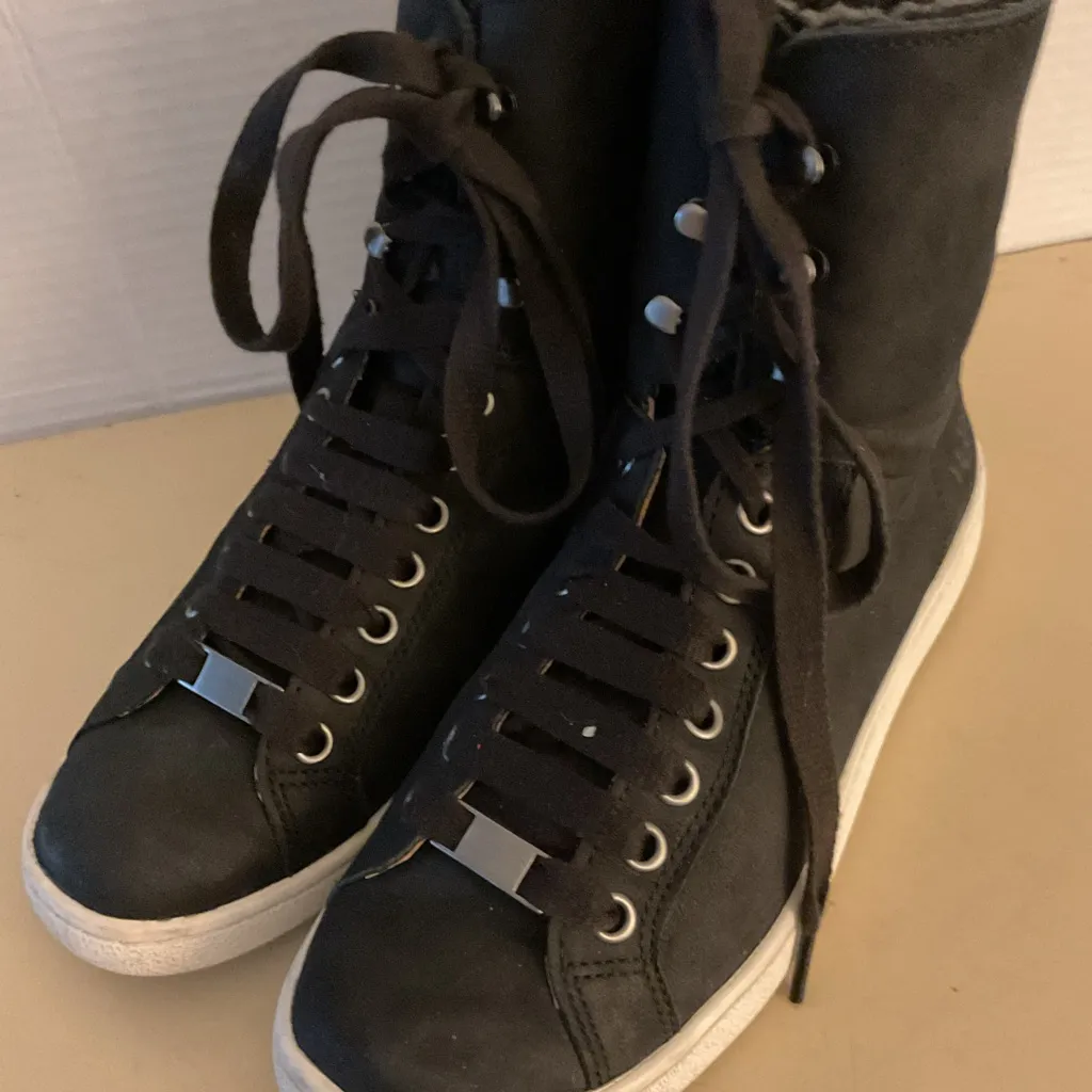 UGG women black leather platform Starlyn sneaker boots size 7 - Image 6