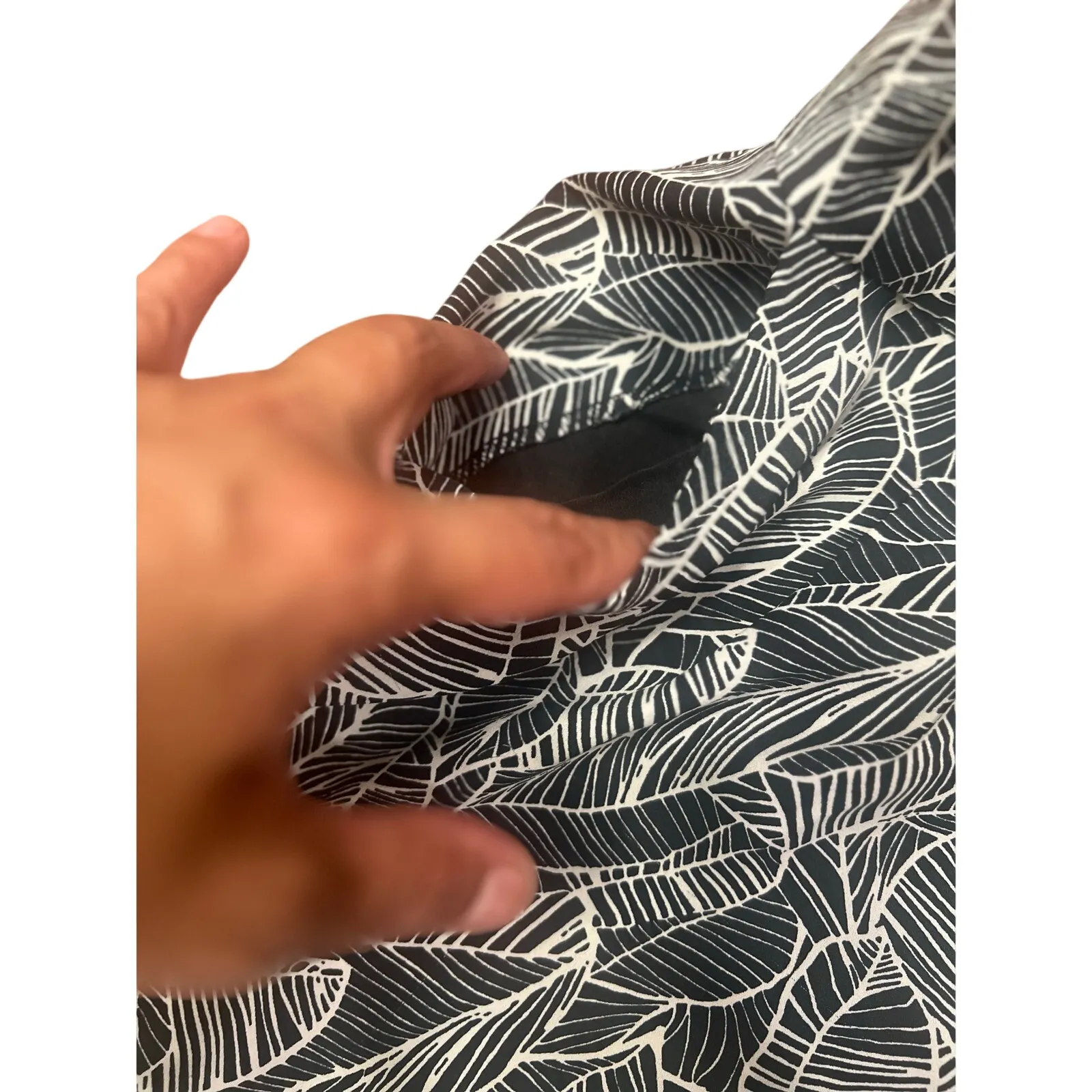 Women’s Loft Tropical Floral Side Zip Shorts Black White L - Image 3