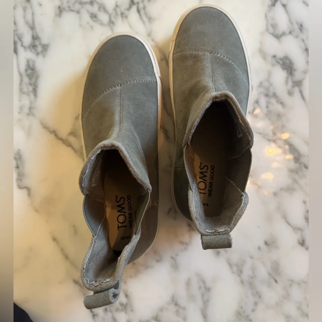 NWT TOMS Fenix Platform Chelsea Vetiver Suede Sneaker Vetiver Grey Suede Sz 5 - Image 5