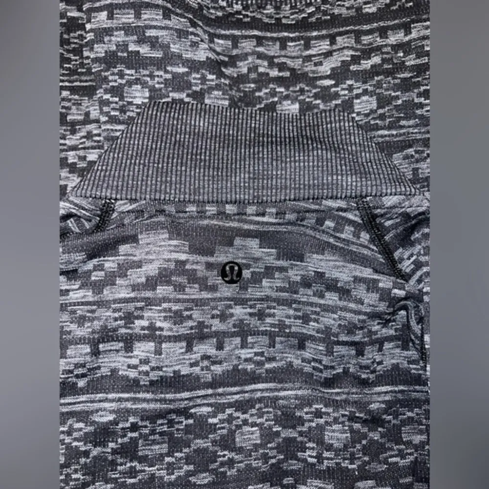 Lululemon Rest Less 1/4 zip Long Sleeve Thumbholes Shirt Mock Neck‎ Womens - Image 4