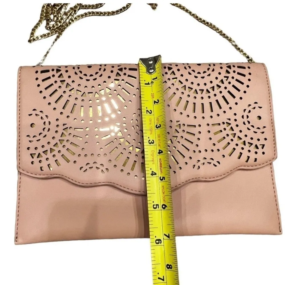 Moda Luxe Leather Bag In Blush Pink with a hint of Gold with a Gold Chain - Image 8