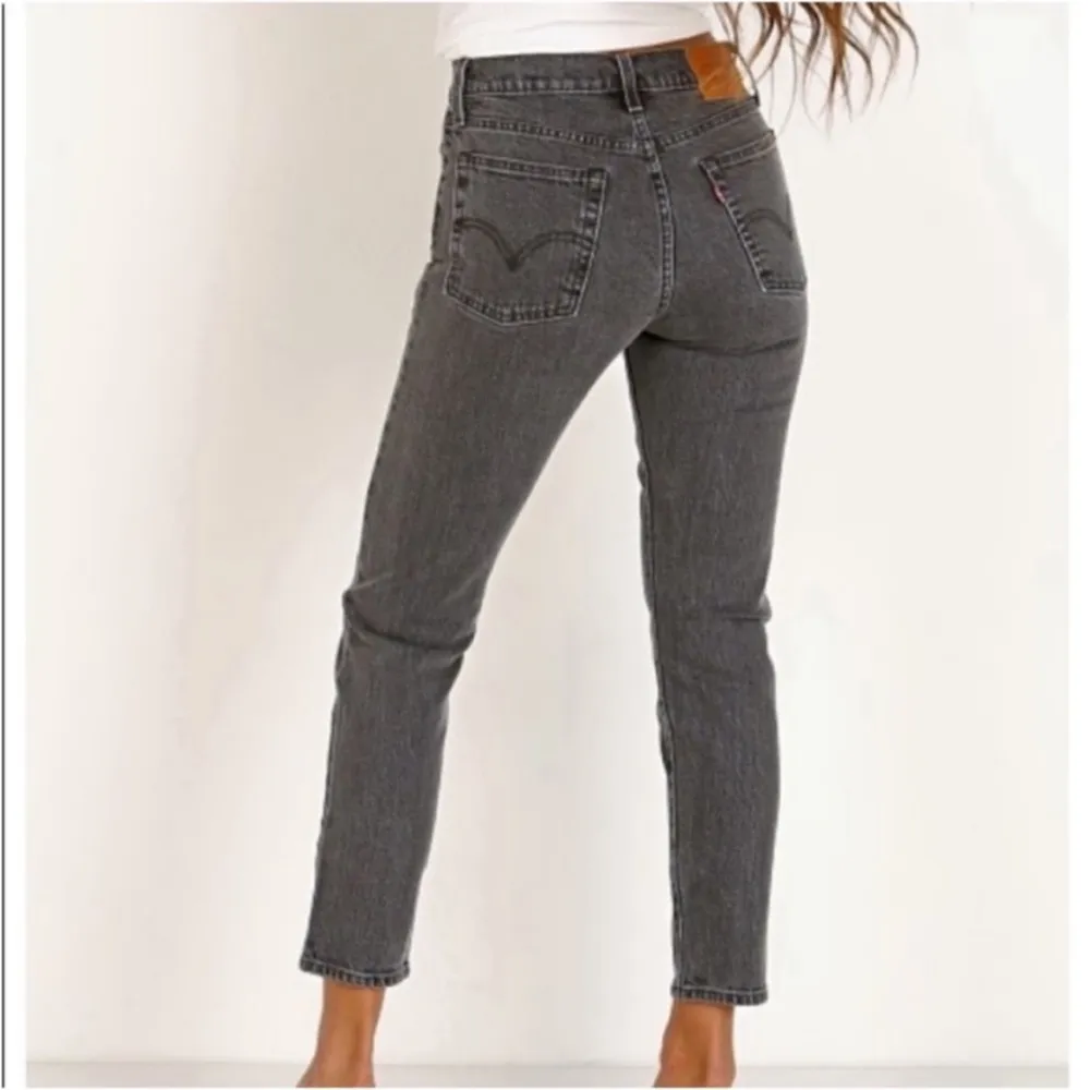 Levi’s Wedgie Straight High Rise  Jeans Smoke Charcoal Black - Image 2