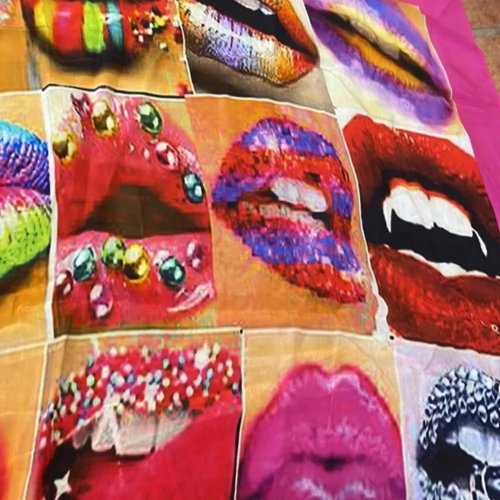 Mouths lips kisses print scarf Pink - Image 2