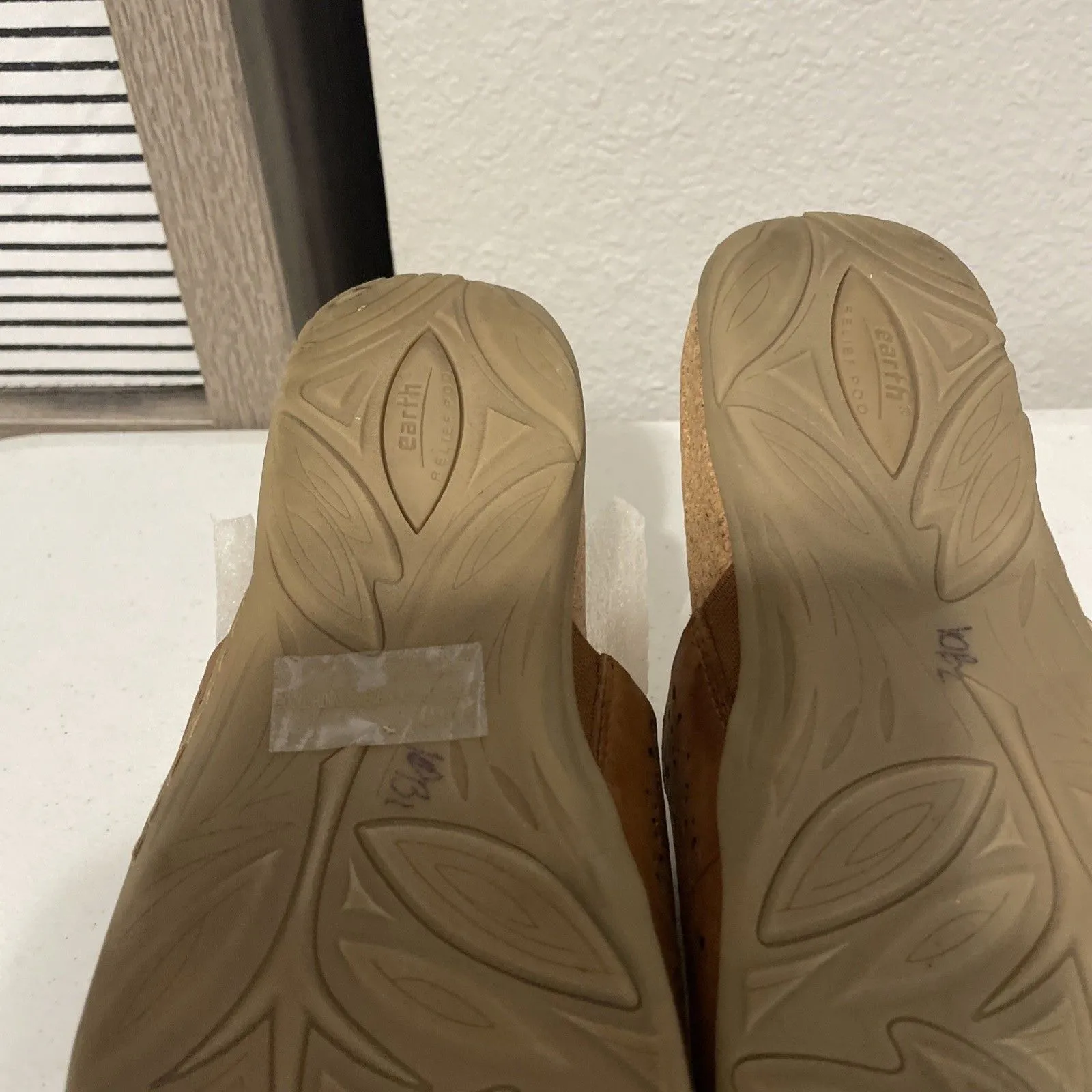 Earth Original Slides Perforated leather Sand Antigua Brown 9M Size 9 - Image 7