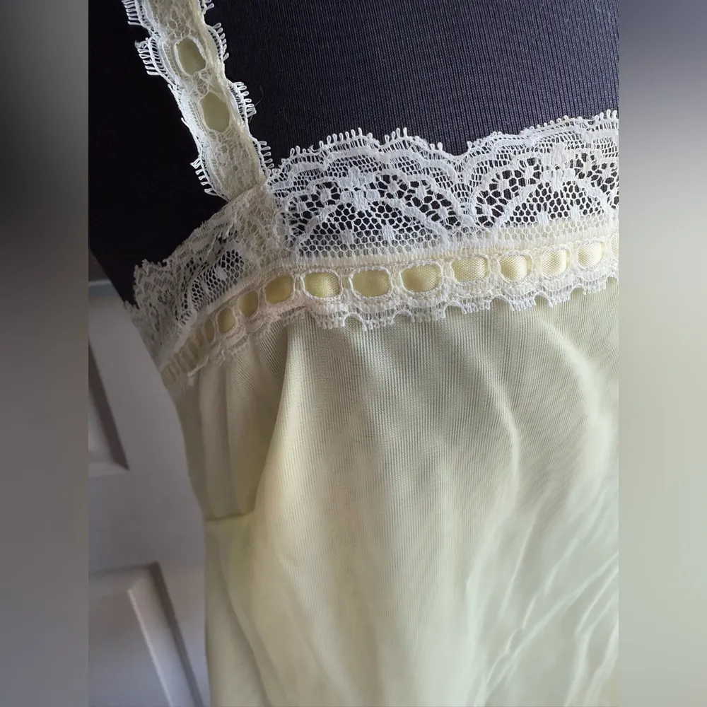 Vintage 60/70s Van Raalte yellow lace sheer nylon peignoir set, size medium - Image 14