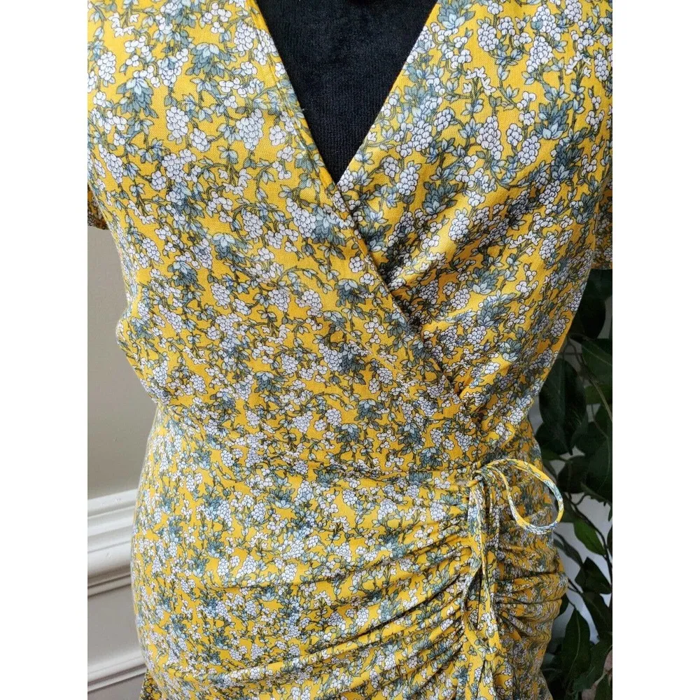 BB Dakota Steve Madden Yellow Polyester V-Neck Short Sleeve Knee Length Dress S - Image 3