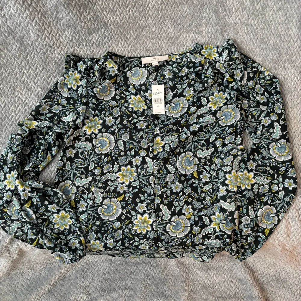 Loft xs ruffle blouse crewneck navy green paisley print floral black boho - Image 11