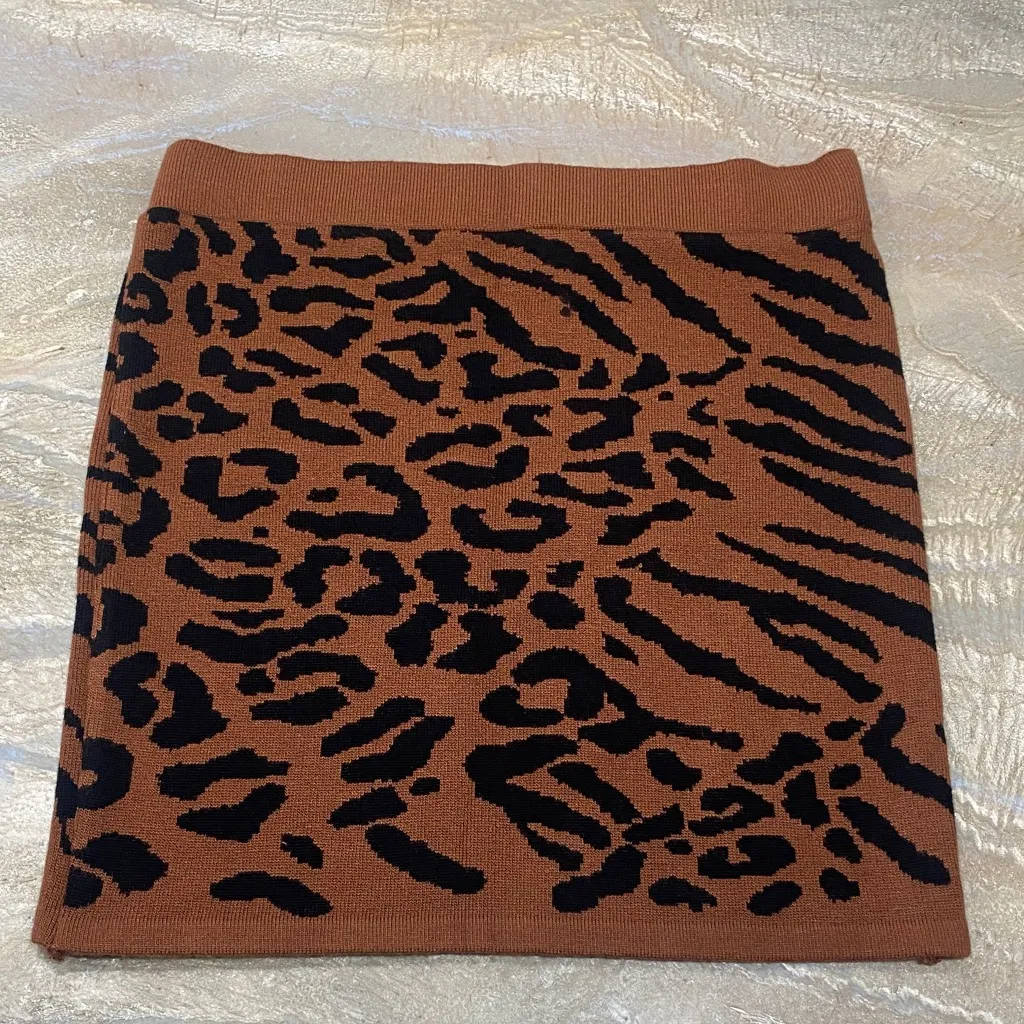 Forever 21 Leopard Print Brown & Black Short Skirt Size Small - Image 2